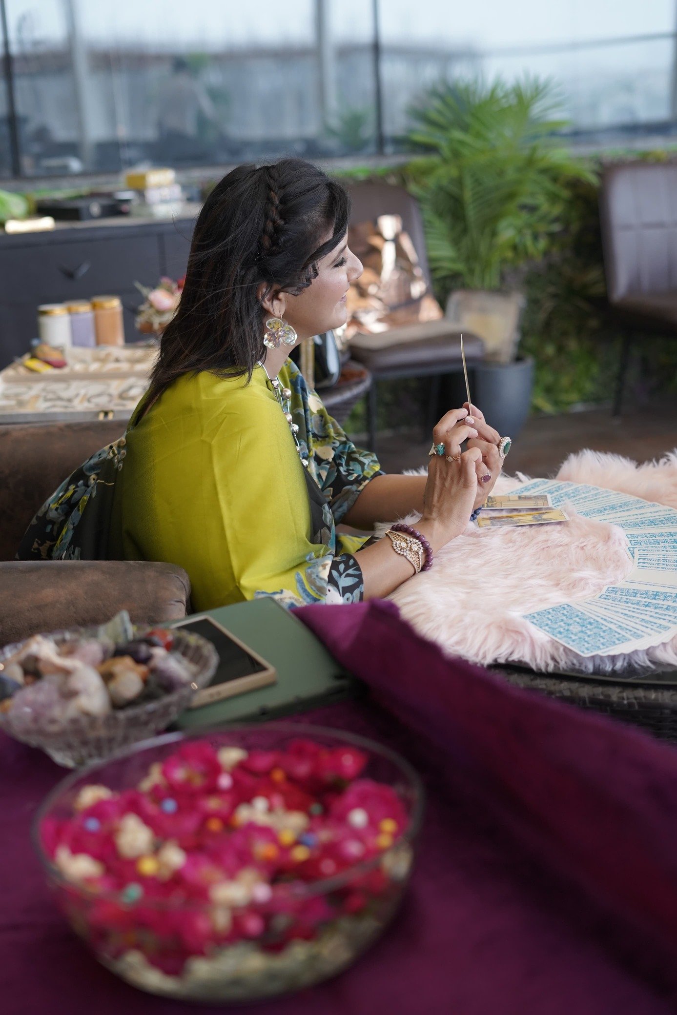 Ruhii Rai preparing for tarot reading with deep focus — expert in spiritual and marriage guidance in Bhopal.