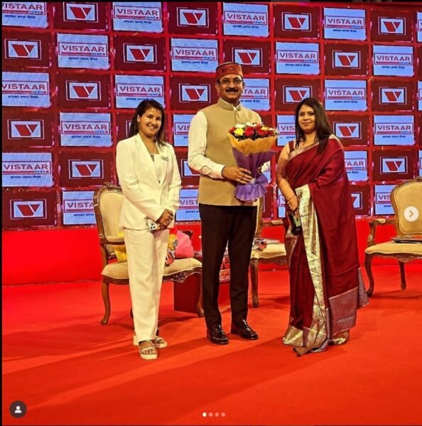 Ruhii Rai being honored on stage at Vistaar Awards – Celebrated Numerologist and Tarot Expert in Bhopal